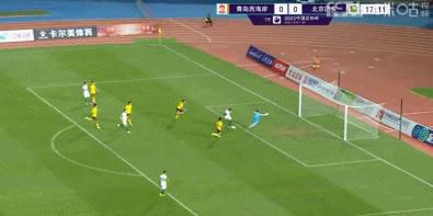 这意味着未来会有更多样的港产影片以买断片方式，由香港投资公司在内地设立的公司发行，满足更多港产影片影迷的需求。
