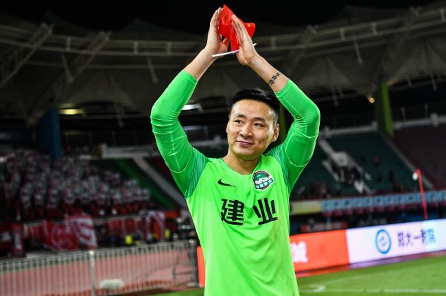 而片中几位大咖西尔维斯特·史泰龙、梅尔·吉布森、杰森·斯坦 朱迪·福斯特力挺梅尔·吉布森 满意《海狸》表现 2011-03-18 据某媒体报道，朱迪·福斯特(Jodie Foster)执导的《海狸》在某电影节举行首映礼，编剧Kyle Killen、演员安东·耶尔切(Anton Yelchin)均到场走红地毯，主演梅尔·吉布森 梅尔吉布森《插翅难飞》预告 万米高空生死对决 2025-03-07 近日，由梅尔·吉布森执导，马克·沃尔伯格、米歇尔·道克瑞、托弗·格雷斯等主演的高空悬疑动作电影《插翅难飞》正式上映。